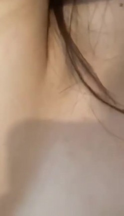 【某某门事件】第52弹 15w粉的小少妇，线下伴游陪大哥，被大哥曝光出视频，纹身一模一样，单亲带一个娃娃？ 截图14