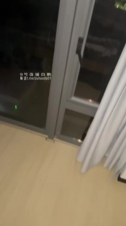 顶级反差白富美，颜值身材天花板！求我操她的骚逼，一直喊着快用力，抓着头发用力的插入她的骚逼，太骚 截图3