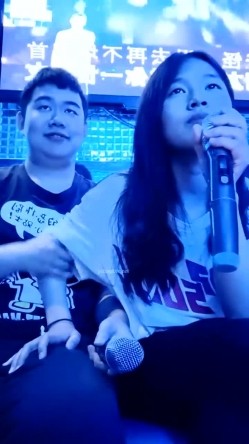 推荐，山东学生妹，【阿里嘎多】，在KTV唱歌喝酒，一曲罢了情意缠绵，口交啪啪，主打的就是一个真实，精彩大作 截图11