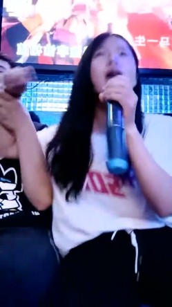 推荐，山东学生妹，【阿里嘎多】，在KTV唱歌喝酒，一曲罢了情意缠绵，口交啪啪，主打的就是一个真实，精彩大作 截图13