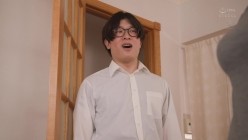 URE-084 原作:山雲 無題のドキュメント 鬱勃起120％！！人気NTR同人を忠実実写化！！ 安みなみ 截图1