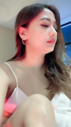 风情万种极品少妇鲍鱼肥美诱人！【黑金鲍】自慰流白浆 截图9
