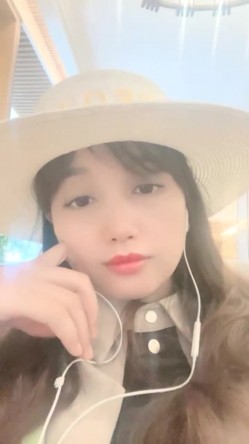 乡村美少妇，【甜甜小少妇】，户外顶着大太阳，开车找找刺激，逼里塞跳蛋，淫水一直往外冒泡，需要几个男人来好好满足 截图3