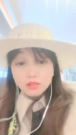 乡村美少妇，【甜甜小少妇】，户外顶着大太阳，开车找找刺激，逼里塞跳蛋，淫水一直往外冒泡，需要几个男人来好好满足 截图5