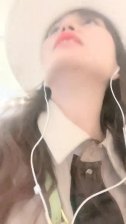 乡村美少妇，【甜甜小少妇】，户外顶着大太阳，开车找找刺激，逼里塞跳蛋，淫水一直往外冒泡，需要几个男人来好好满足 截图13