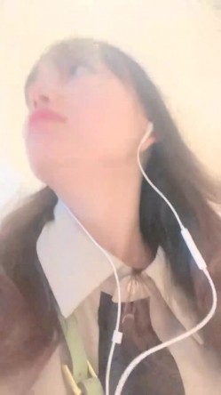 乡村美少妇，【甜甜小少妇】，户外顶着大太阳，开车找找刺激，逼里塞跳蛋，淫水一直往外冒泡，需要几个男人来好好满足 截图15