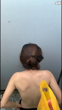 大神潜入海边浴场冒死偷拍 多位美女冲凉洗澡换衣服 截图15