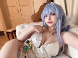 终极宅男女神rioko凉凉子 顶级精致美艳妆容丰盈突翘雪臀 迷人修长勾人的玉腿 黑丝袜诱惑十足 截图2