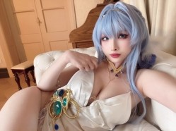 终极宅男女神rioko凉凉子 顶级精致美艳妆容丰盈突翘雪臀 迷人修长勾人的玉腿 黑丝袜诱惑十足 截图3