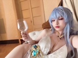 终极宅男女神rioko凉凉子 顶级精致美艳妆容丰盈突翘雪臀 迷人修长勾人的玉腿 黑丝袜诱惑十足 截图16