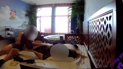 硬核户外真实勾引骚女【性感小猫咪】，路边大胆自慰，街上人来人往旁边就坐着陌生人 截图8