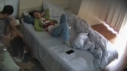 学城附近钟点炮房 摄像头偷拍学生情侣渣男趁白袜女友不注意取下套子内射两次 截图13