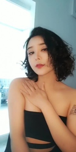 骚气网红脸妹子逼逼抽烟自慰秀 手指扣菊花肛塞爆菊近距离特写 截图2