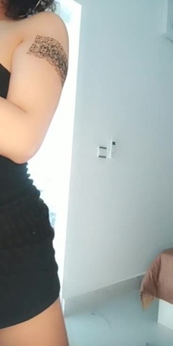 骚气网红脸妹子逼逼抽烟自慰秀 手指扣菊花肛塞爆菊近距离特写 截图3