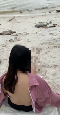 推特大奶露脸女菩萨【丸子原创】裸舞，户外海边露出紫薇勾引路人，胆量惊人 截图2