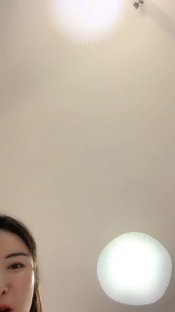 E罩杯极品女神！一对豪乳又大又挺！黑丝多毛粉穴，假屌自慰太骚了，插入骚穴呻吟不断，极度诱惑 截图14