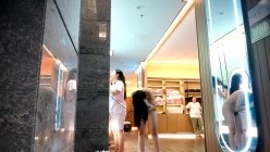 国内【某高端会所】更衣室偷拍 高质量美女络绎不绝 截图2