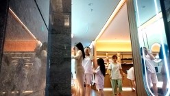 国内【某高端会所】更衣室偷拍 高质量美女络绎不绝 截图8