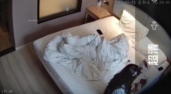 酒店摄像头偷拍小哥支开爱玩无人机兄弟后爆操绝美女友 截图10