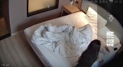 酒店摄像头偷拍小哥支开爱玩无人机兄弟后爆操绝美女友 截图13