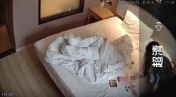 酒店摄像头偷拍小哥支开爱玩无人机兄弟后爆操绝美女友 截图14