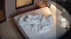 酒店摄像头偷拍小哥支开爱玩无人机兄弟后爆操绝美女友 截图15