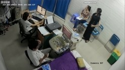 黑客破解医院妇科监控摄像头偷拍 男医生做B超阴超磨蹭温柔插入眼镜少妇不好意思看 截图15