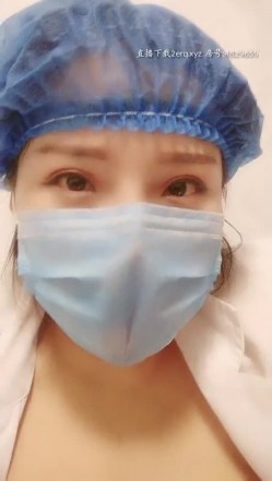 气质大姐上班期间受不住寂寞，先真空上阵看看有没有人就开始骚了，拿注射器给奶子和逼逼屁眼打水，又刺激又骚 截图9