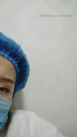 气质大姐上班期间受不住寂寞，先真空上阵看看有没有人就开始骚了，拿注射器给奶子和逼逼屁眼打水，又刺激又骚 截图16