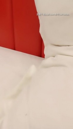 SM大佬双飞良家母狗，【帝王哥调教女奴】良家人妻释放心底的欲望，灌肠狗笼道具，详细讲解SM圈的那些事儿 截图15
