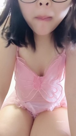 【西安水多多】眼镜学妹 巨乳肥臀 黄瓜抽插 道具自慰 截图15