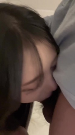 顶级BJ下海-卧蚕小网红【soeun】福利私拍，约啪自慰反差舔食吸茎深喉艹穴抽插相当火爆 截图2
