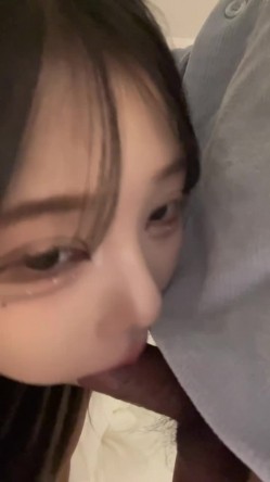 顶级BJ下海-卧蚕小网红【soeun】福利私拍，约啪自慰反差舔食吸茎深喉艹穴抽插相当火爆 截图10