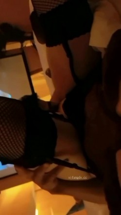 抖音福利【小燕小阿姨】熟女群P 3P性爱啪啪1V1自慰 截图1