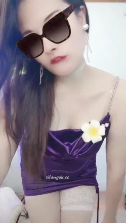 最新快手泄密！黑龙江奔放熟女【韩飞飞】超爽福利，巨乳肥臀一身大白肉，脱衣裸舞，自慰喷水，激情啪啪 截图1