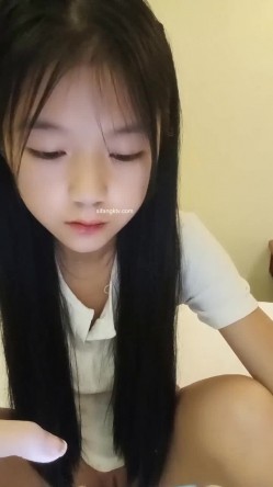 新人，校花级学妹，【雅萱】，和男友一起看小黄片~学习姿势~无套射，挺招人疼的小美女 截图5