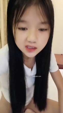 新人，校花级学妹，【雅萱】，和男友一起看小黄片~学习姿势~无套射，挺招人疼的小美女 截图8
