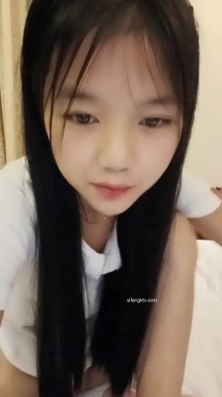 新人，校花级学妹，【雅萱】，和男友一起看小黄片~学习姿势~无套射，挺招人疼的小美女 截图9