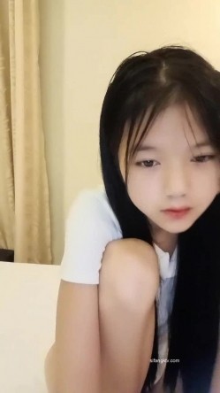 新人，校花级学妹，【雅萱】，和男友一起看小黄片~学习姿势~无套射，挺招人疼的小美女 截图11