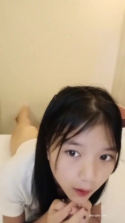 新人，校花级学妹，【雅萱】，和男友一起看小黄片~学习姿势~无套射，挺招人疼的小美女 截图16