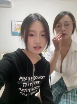 ️清纯主播【202509yoyo】表姐带着表妹下海直播、在线教口活、练习做爱姿势 截图4