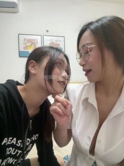 ️清纯主播【202509yoyo】表姐带着表妹下海直播、在线教口活、练习做爱姿势 截图10