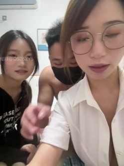 ️清纯主播【202509yoyo】表姐带着表妹下海直播、在线教口活、练习做爱姿势 截图12