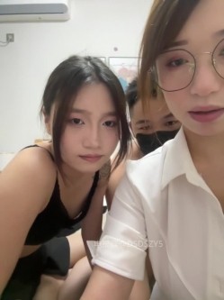 ️清纯主播【202509yoyo】表姐带着表妹下海直播、在线教口活、练习做爱姿势 截图13