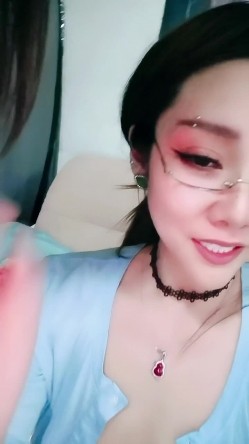 【戴眼镜的老师】淫荡三女 狂约技师 争着吃鸡吧 无套啪啪 骑乘吃奶 内射 口爆 截图10