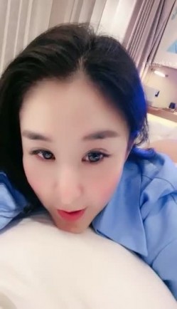 重磅御姐控的福音【穿过你的发丝】170大长腿东北美女，沐浴自慰骚气逼人，好浪啊！ 截图7