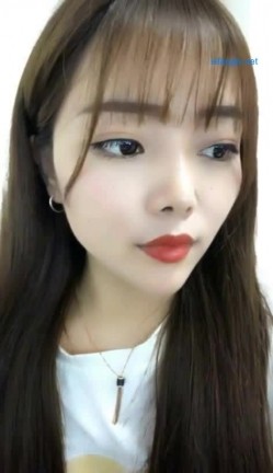 高颜值校花女神 很像明星邓家佳 跳蛋，露奶，4个小时直播收费秀 截图2