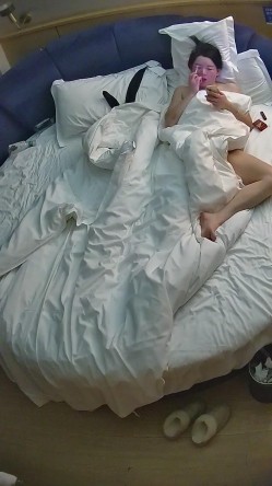 酒店偷拍白皙甜美女和纹身男友入住酒店三天吃饭日常啪啪 截图8