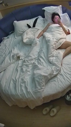 酒店偷拍白皙甜美女和纹身男友入住酒店三天吃饭日常啪啪 截图11