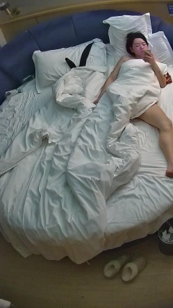酒店偷拍白皙甜美女和纹身男友入住酒店三天吃饭日常啪啪 截图13